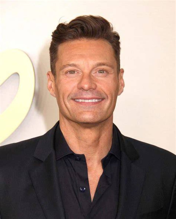 No. 1 Fan! Ryan Seacrest&rsquo;s GF Aubrey Supports Him at Final &lsquo;Live