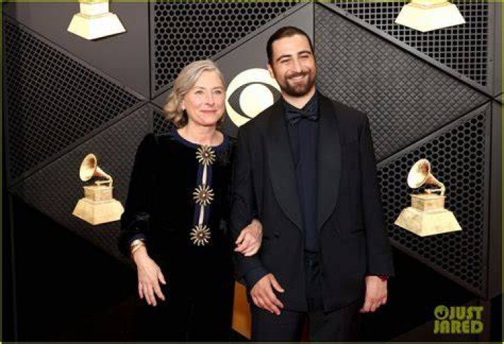 Noah Kahan receives Grammy Award nomination for Best New Artist; Teams