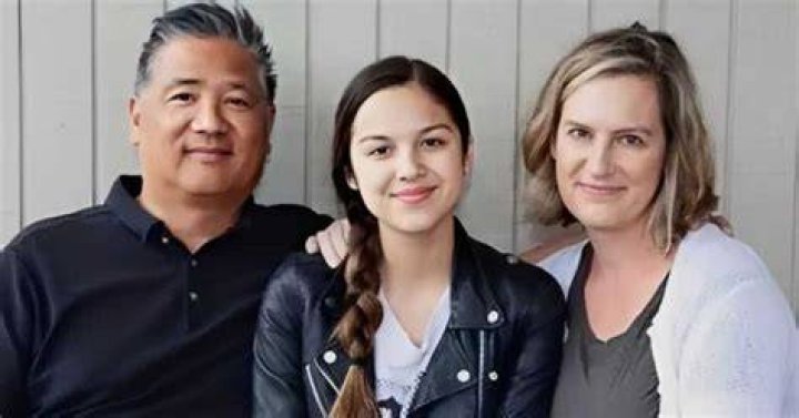 olivia rodrigo and her mom!! Celebrity siblings, Liv, Famous celebrities
