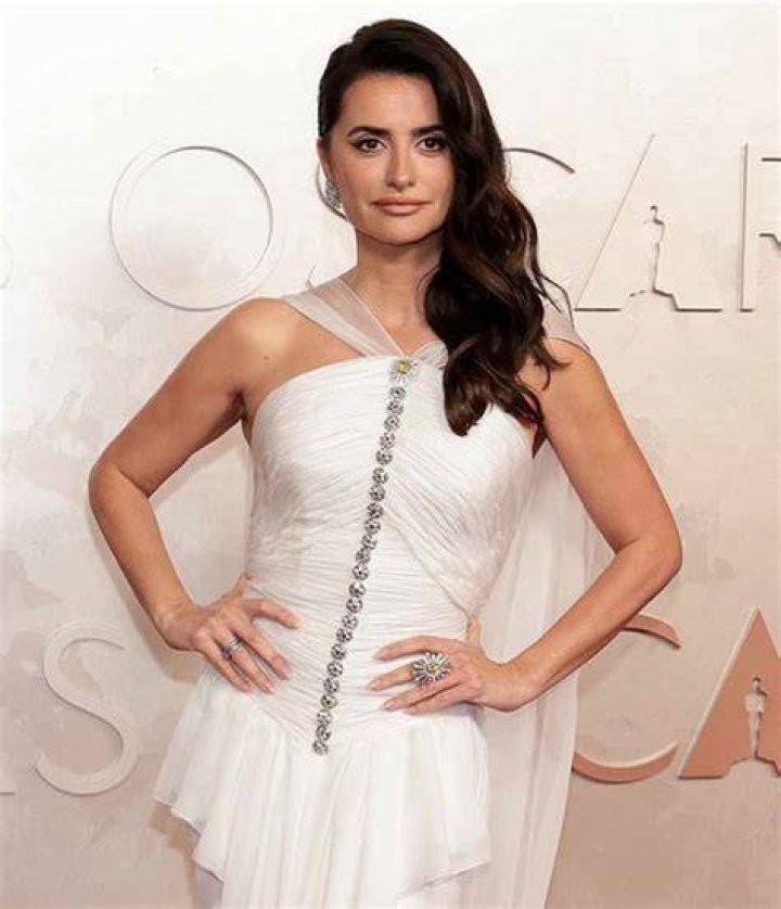 Penelope Cruz Bra Size, Age, Weight, Height, Measurements