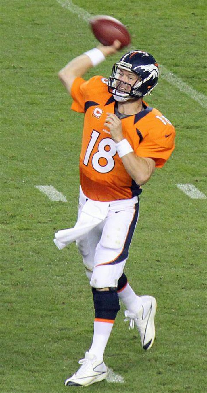 Peyton_Manning_throwing Columbus Academy