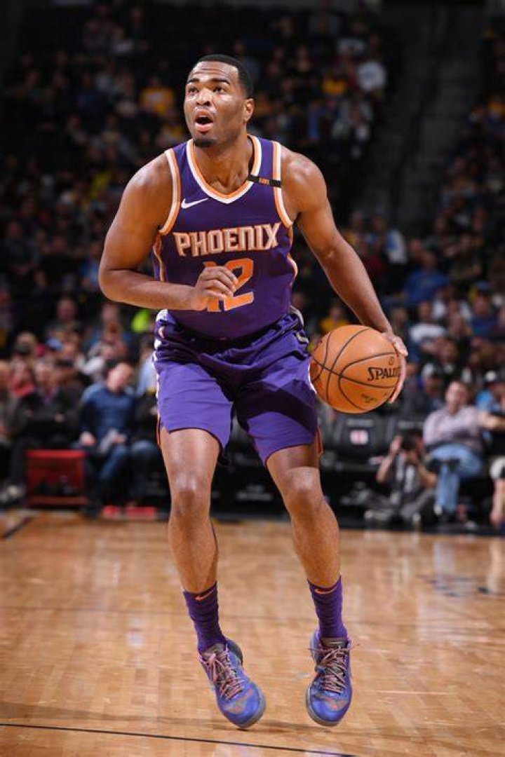 Phoenix Suns forward T.J. Warren is a quiet role model for teammates