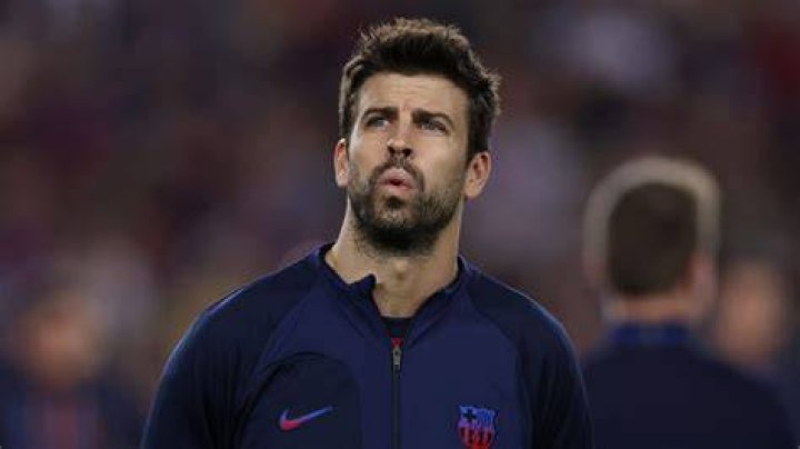 Piqu&eacute;'s girlfriend, Clara Ch&iacute;a Marti, showed her Shakirastyle legs