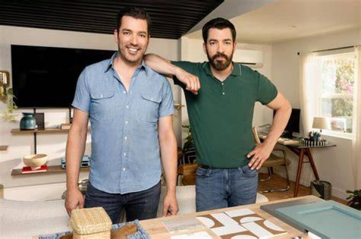 Property Brothers&rsquo; Jonathan and Drew Scott Say Never Paint Your Walls