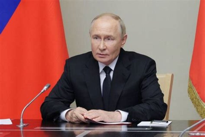 Putin puts Russian spies who scouted Ukraine under house arrest