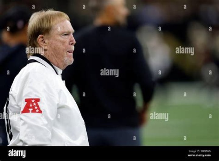 Raiders Owner Mark Davis' Blonde Date Is Going Viral