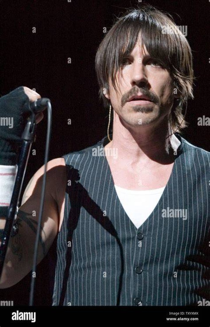 Red Hot Chili Peppers: The Lead Singer's Love Life Unveiled: [Girlfriend's Name]