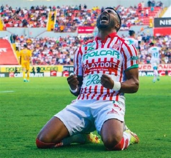 Rodrigo Aguirre'a Bio, Height, Net Worth, Salary, Contract, Wife and Children ·