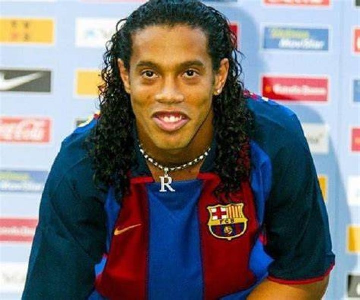 Ronaldinho Biography Facts, Childhood, Family Life & Achievements