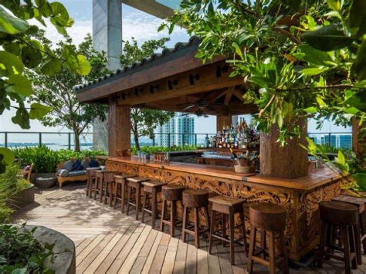 Rooftop Bars Take in the Glamour of Old Manhattan at Ophelia Lounge