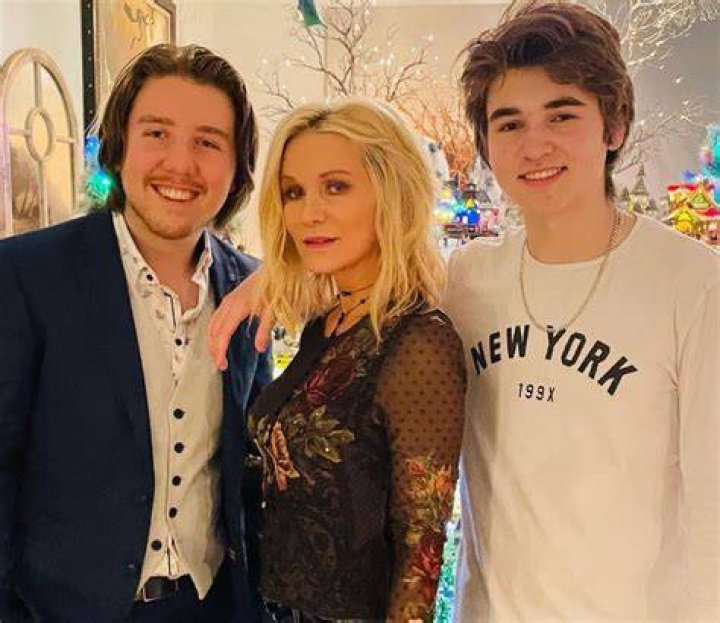 Russell Crowe&rsquo;s son Charles, 17, graduates high school as proud mum