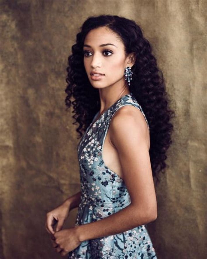 Samantha Logan Wiki, Bio, Age, Height, Family, Boyfriend, Parents, Net