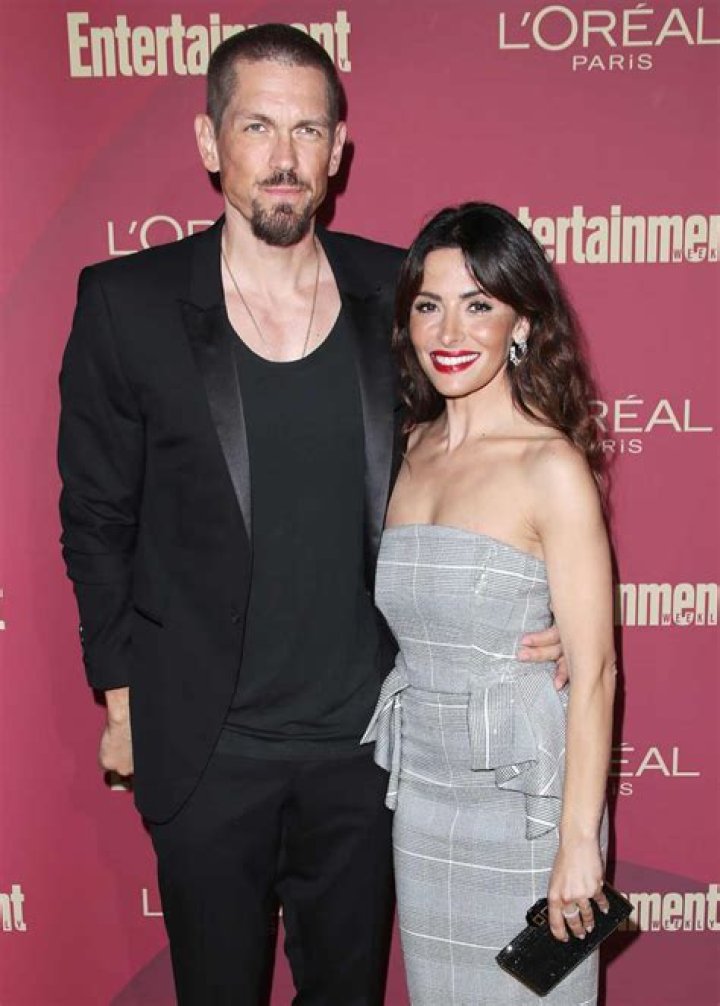 Sarah Shahi And Steve Howey Baby