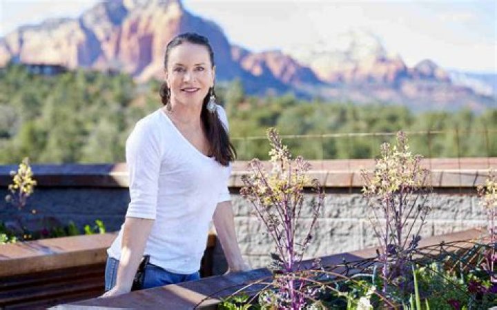 Sedona&rsquo;s Lisa Dahl releases 2nd cookbook 'A Romance With Food' AZ
