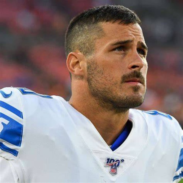 See The Stunningly Handsome Football Players Dominating The NFL