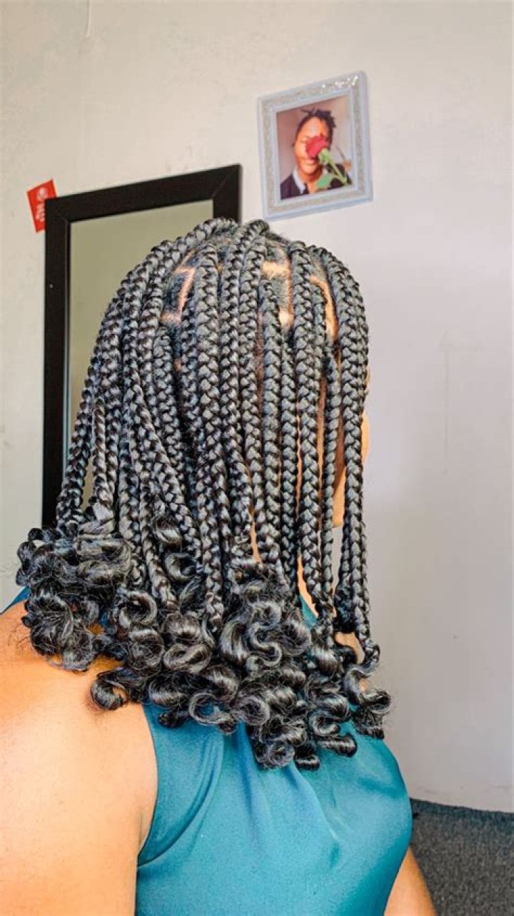 Short Knotless Braids With Curly Ends