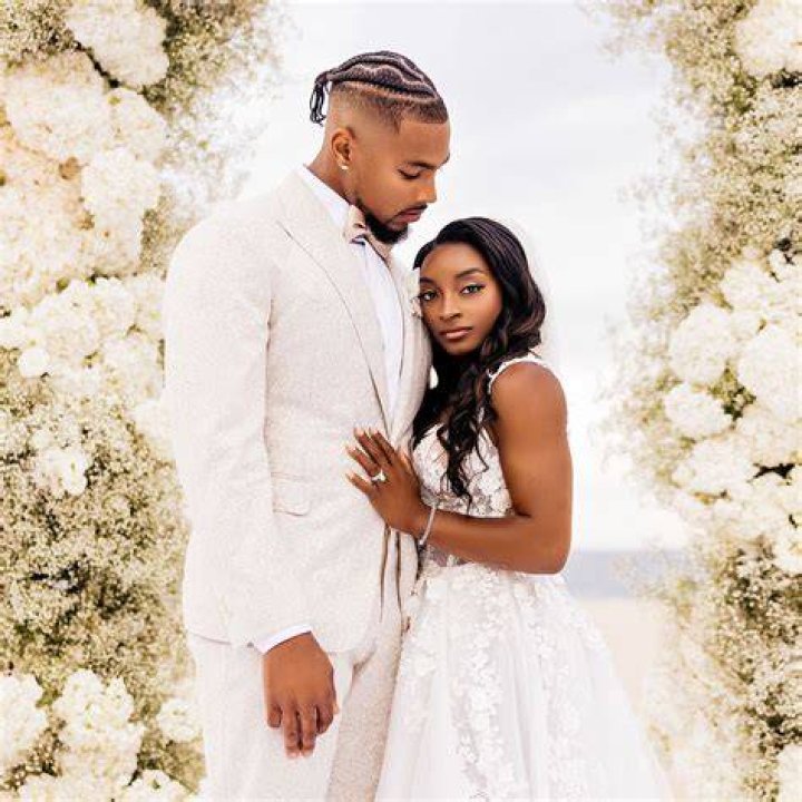 Simone Biles and Jonathan Owens&rsquo; Wedding Photos