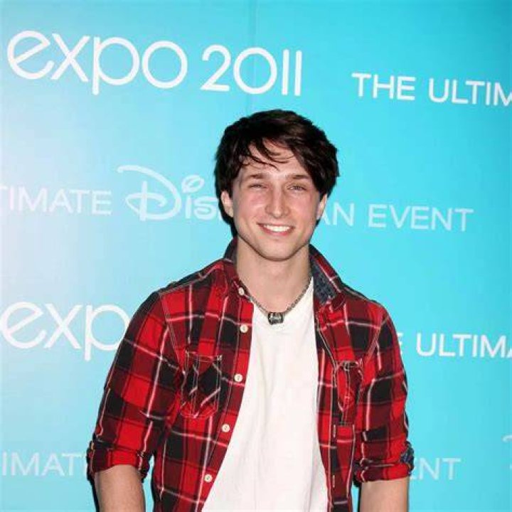 &lsquo;Smosh&rsquo; cast Shayne Topp and Courtney Miller share wedding photos on