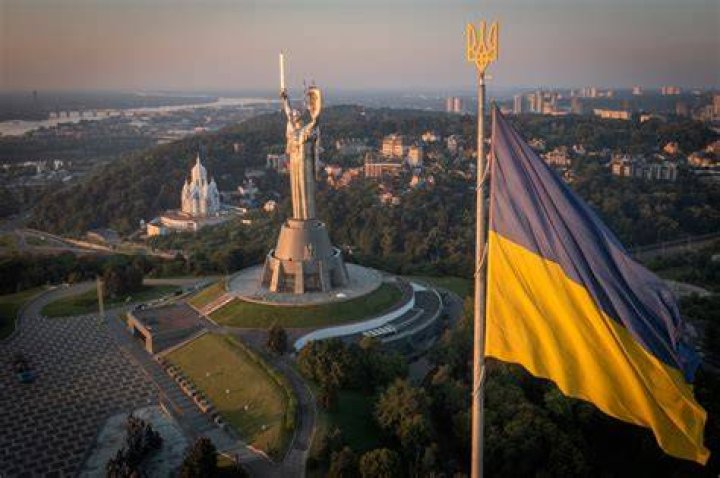 Statue in Kyiv, Ukraine Пам'ятники, Відродження, Ангели
