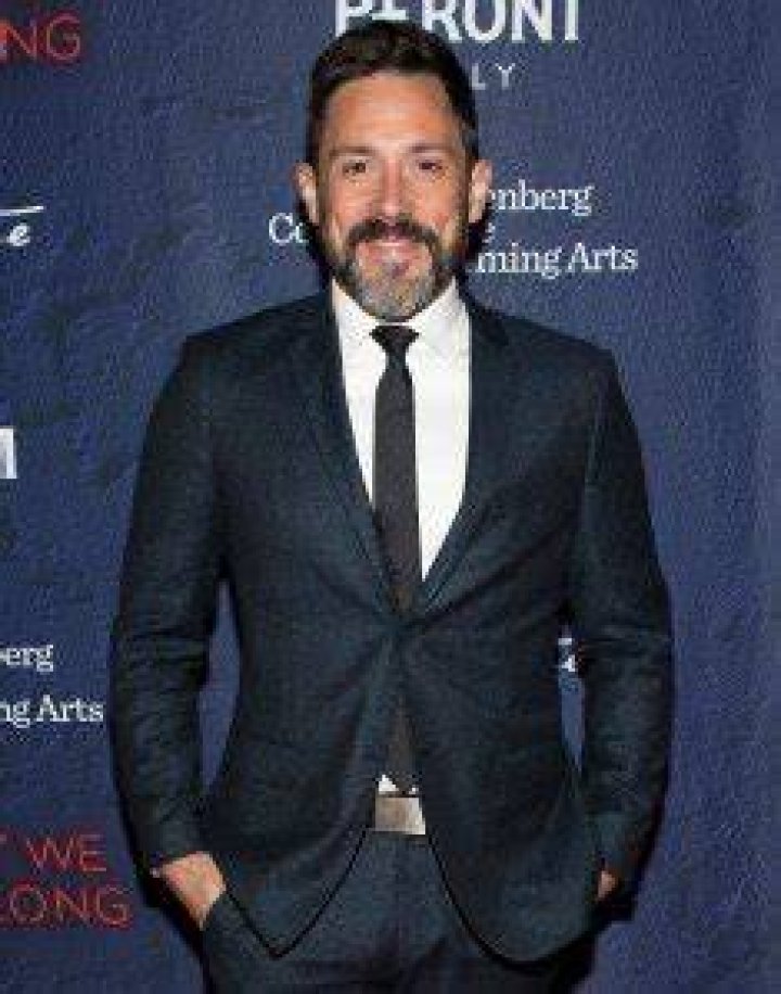 Steve Kazee Admits He&rsquo;s a &lsquo;Hopeless Romantic&rsquo;