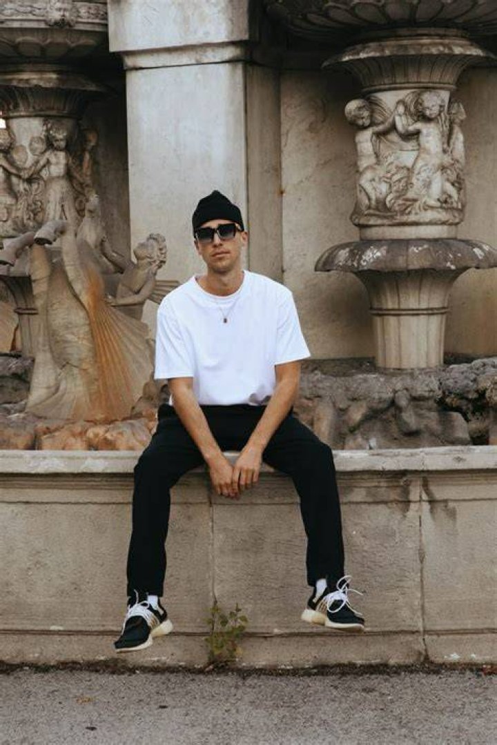 Steven Wommack Pose 6 Streetwear poses, Stylish men, Poses for men
