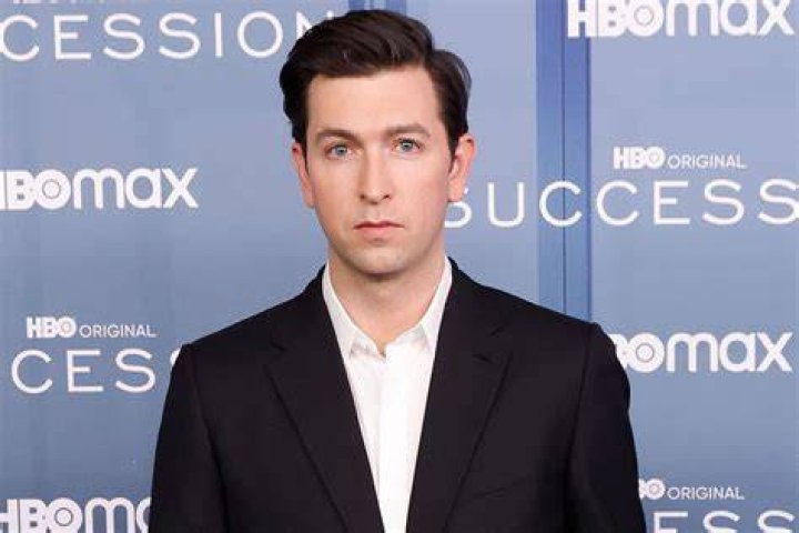 &lsquo;Succession&rsquo;s Nicholas Braun Brings Mom Elizabeth To NY Knicks Game