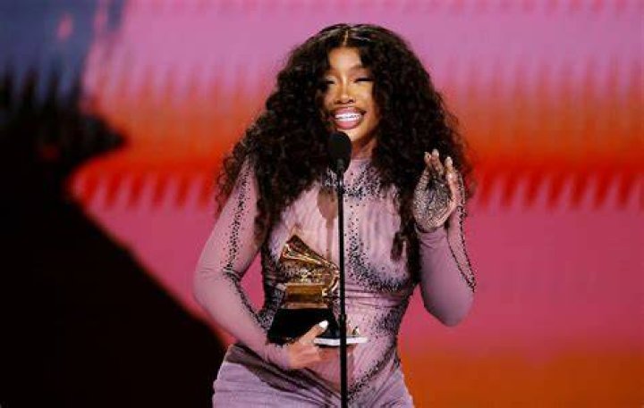 SZA's Dad Cries While Listening to 'Broken Clocks' • EBONY
