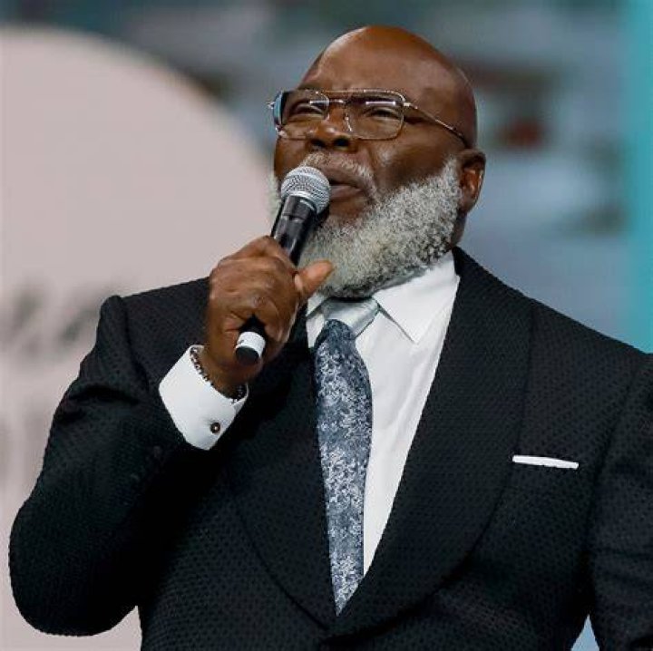 T.D. Jakes Speaks on Divorce, Tells Parents To Stop AM 1310