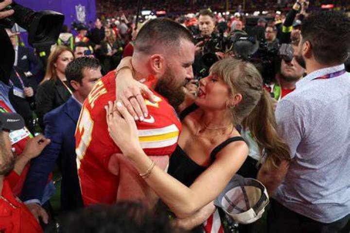 Taylor Swift Attends Travis Kelce&rsquo;s Chiefs Game Against Packers at
