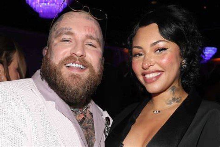 Teddy Swims Girlfriend: Dive Into His Romantic Journey
