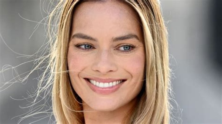 The Allure Of Margot Robbie: A Hollywood Icon