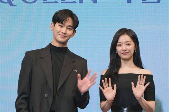The Enchanting Duo: Kim Soo Hyun And Kim Ji Won's Unforgettable On-Screen Chemistry
