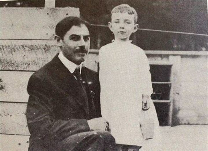 The Legacy Of Peter Oppenheimer: The "Filho De Oppenheimer"