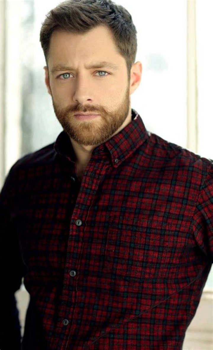 The Scottish actor Richard Rankin net worth, wife and family