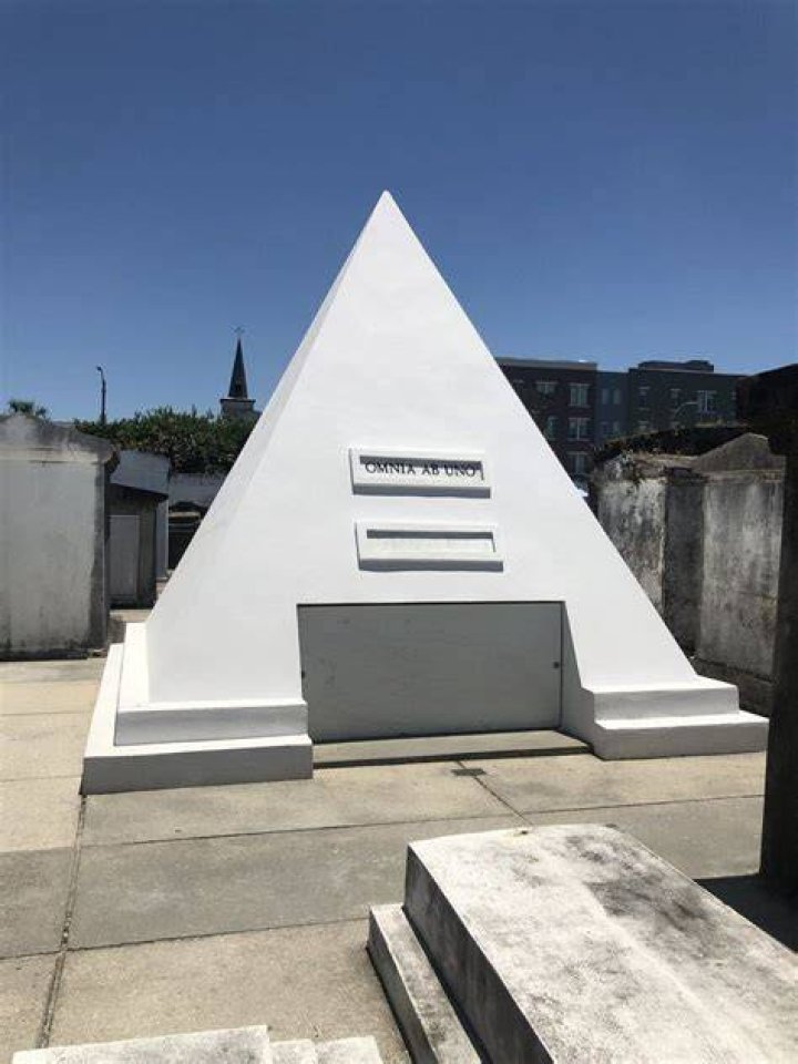 The Truth About Nicolas Cage's Pyramid Tomb |