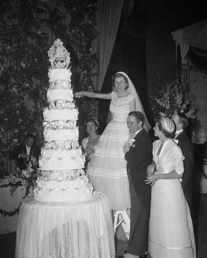 These Vintage Celebrity Wedding Photos Are a Throwback to the 70s and