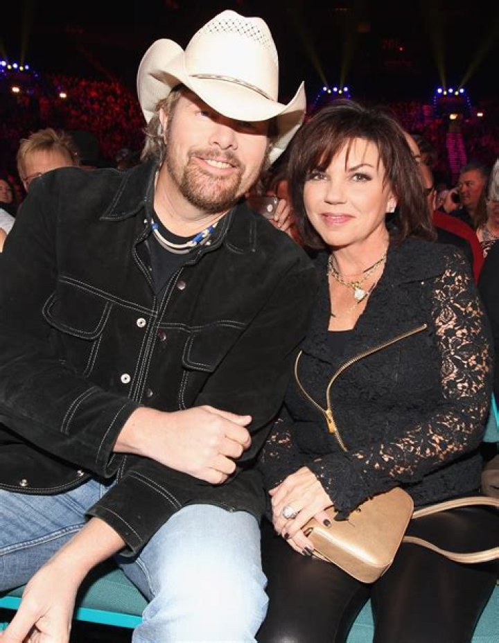 Toby Keith&rsquo;s Wife Remains by His Side through Chemo They Met When He