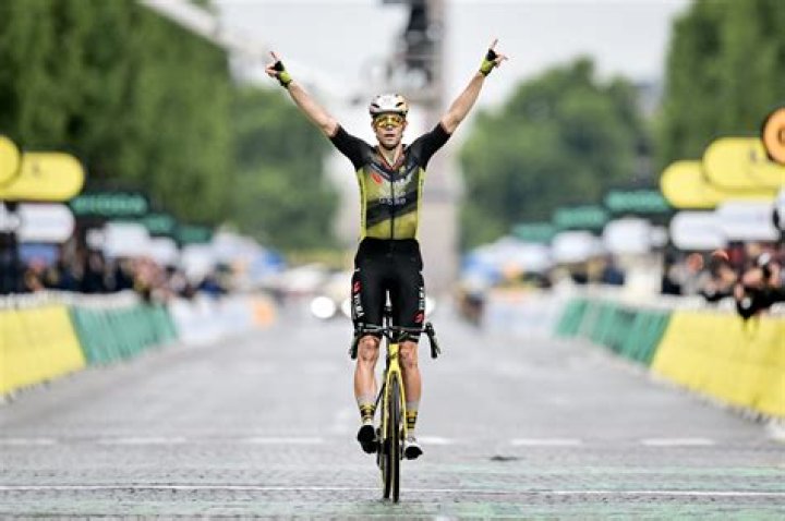 Tour de France Wout van Aert qui est sa femme Sarah De Bie