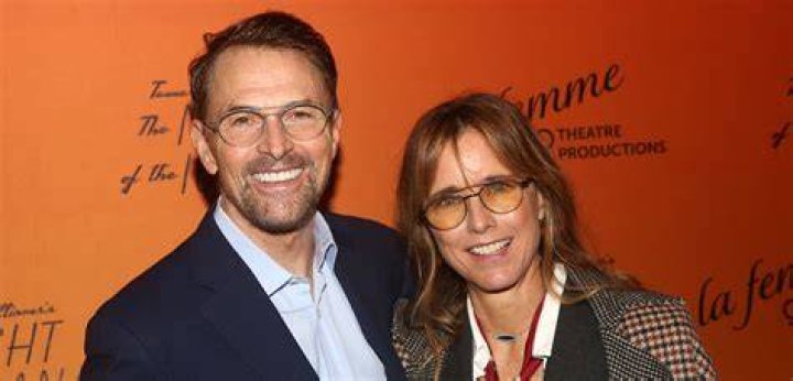 T&eacute;a Leoni & Tim Daly Make Red Carpet Debut as a Couple, at White House