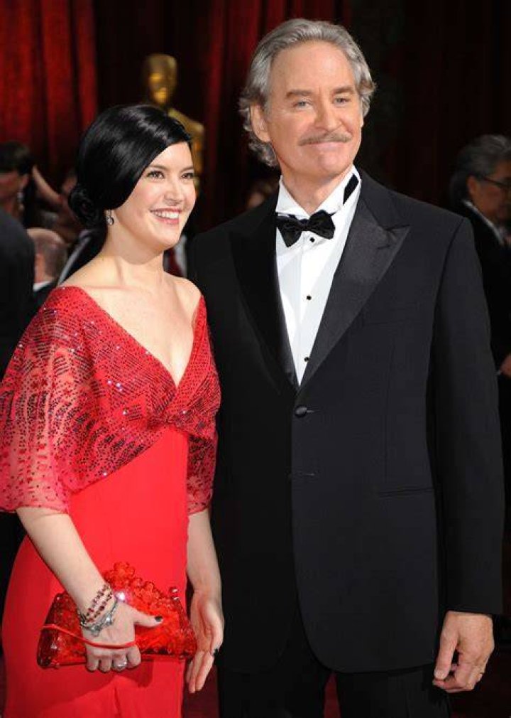 Ultimate Guide To Phoebe Cates' Relationships: A Comprehensive Look