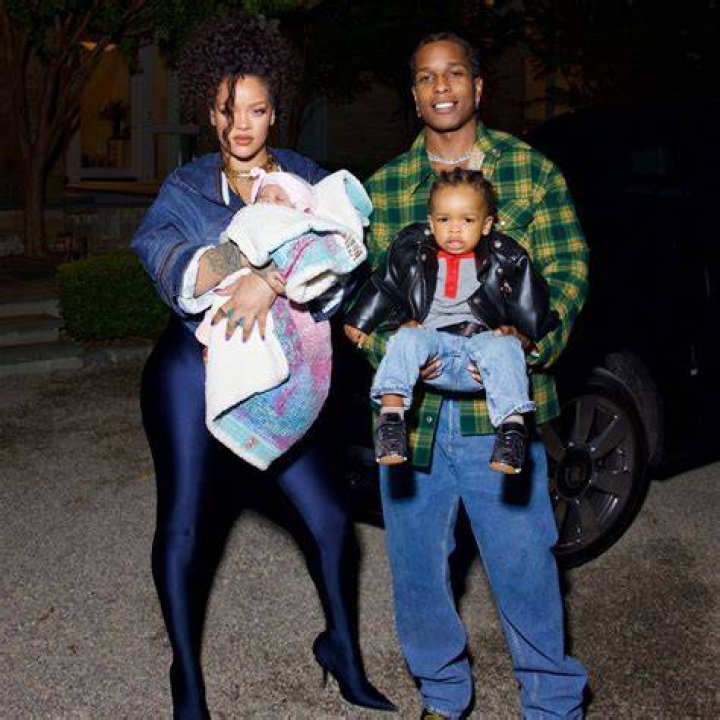 Uncover The Unseen Bonds: Rihanna's Family's Enduring Influence