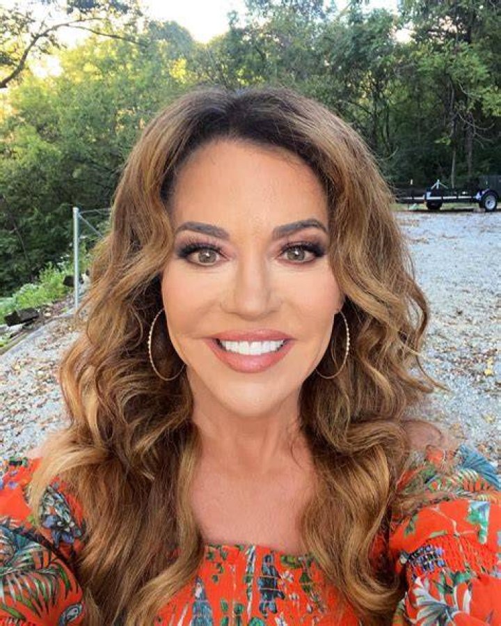 Uncovering Robin Meade's Natural Beauty: A Rare Glimpse Without Makeup