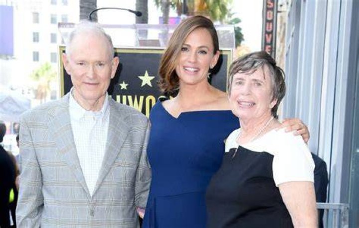 Uncovering The Parents Of Jennifer Garner: A Legacy Of Hollywood And Beyond