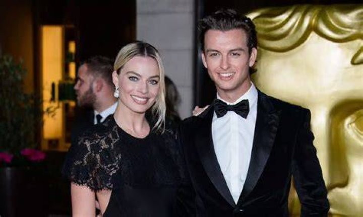 Unraveling The Sibling Bond: Margot Robbie's Brother Revealed