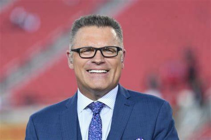 Unveiling The Age Of A Football Legend: Howie Long