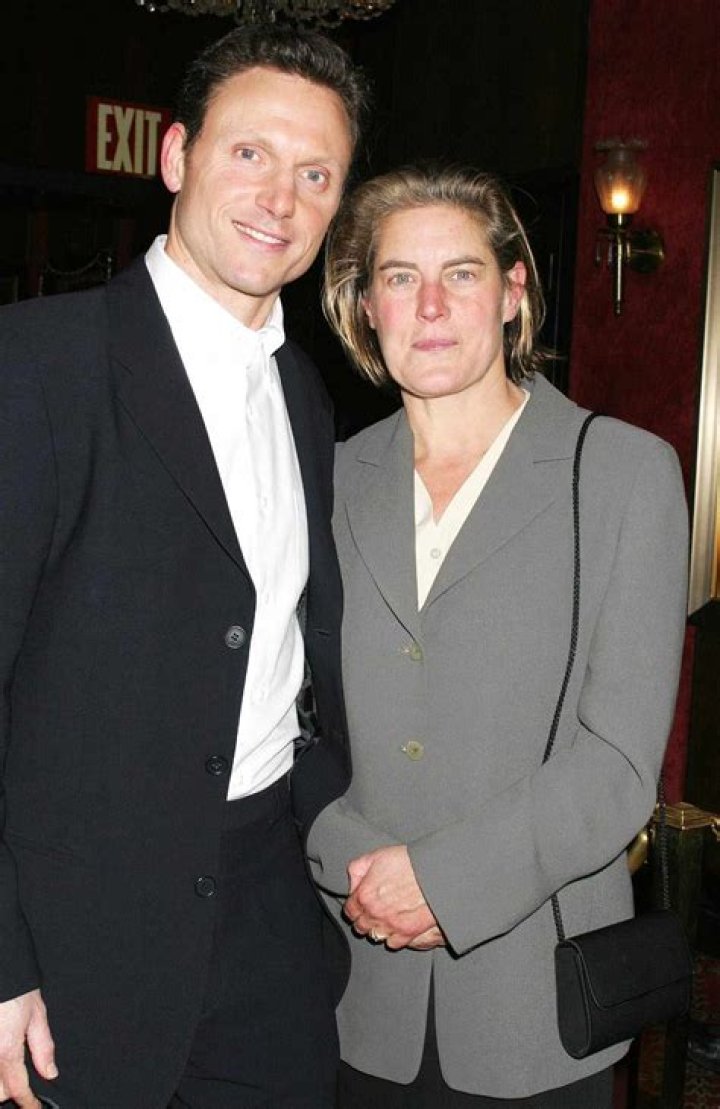 Unveiling The Enigmatic: Tony Goldwyn's Wife Revealed