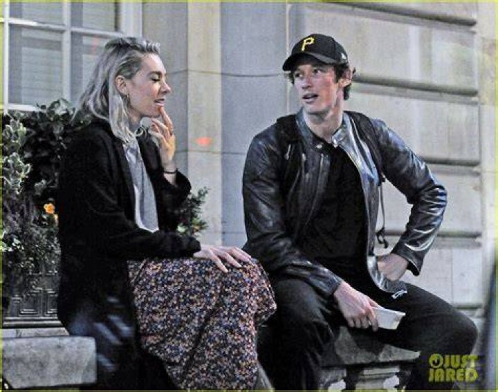 Vanessa Kirby & Callum Turner Share a Kiss on Their Date Night Photo