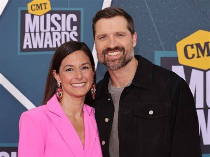 Walker Hayes Revists '90's Country' in New Single Sounds Like Nashville