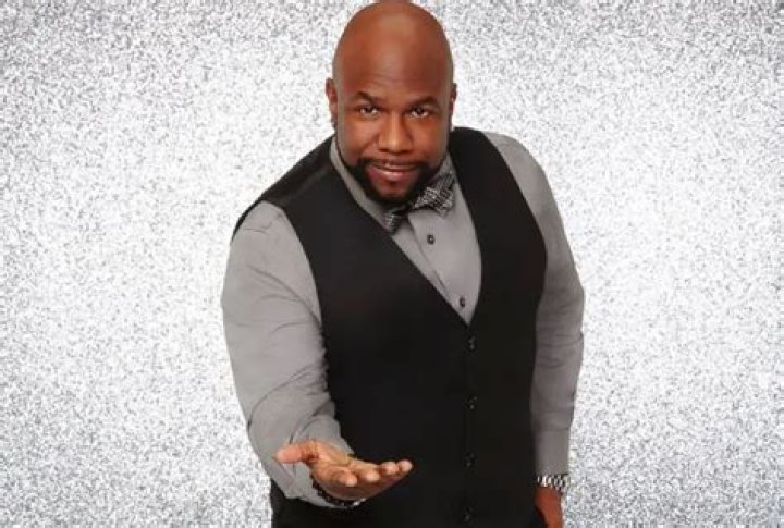 Wanya Morris- Wiki, Age, Net Worth, Wife, Career, Height, Ethnicity (Biographygist)