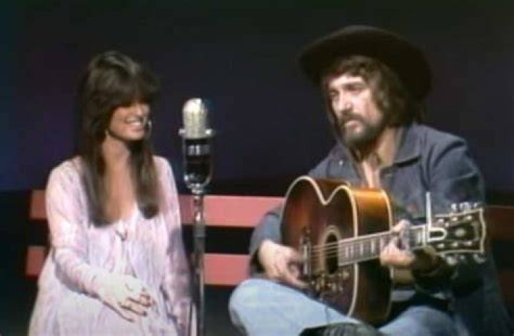 Waylon Jennings Singing “Waymore’s Blues” Alongside His Wife Jessi